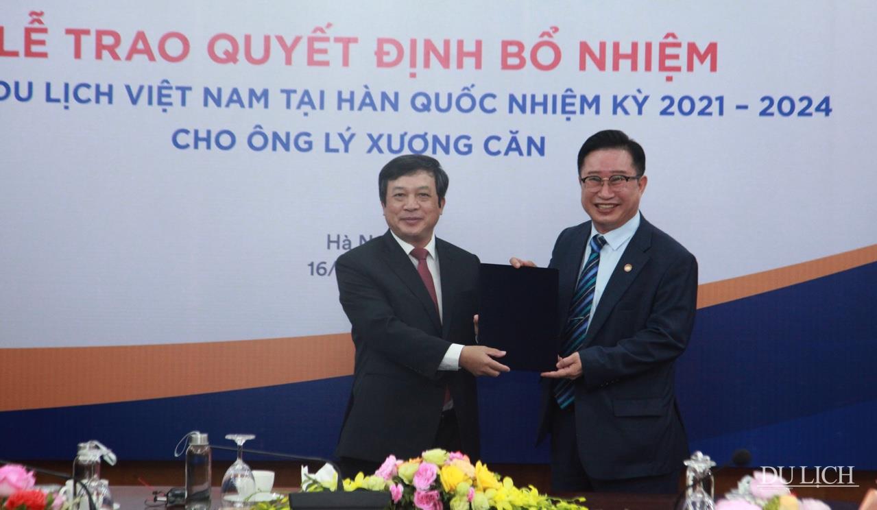 Thứ trưởng Đoàn Văn Việt trao quyết định bổ nhiệm Đại sứ Du lịch cho ông Lý Xương Căn